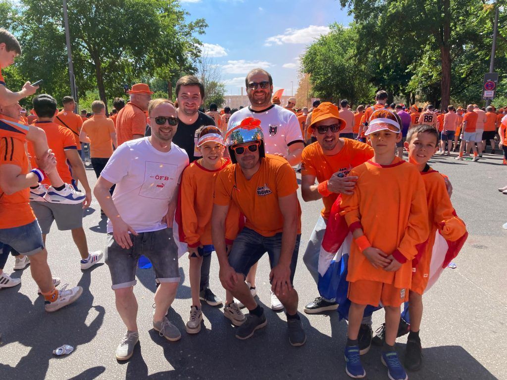 Rot-Weiß-Rot und ganz viel orange