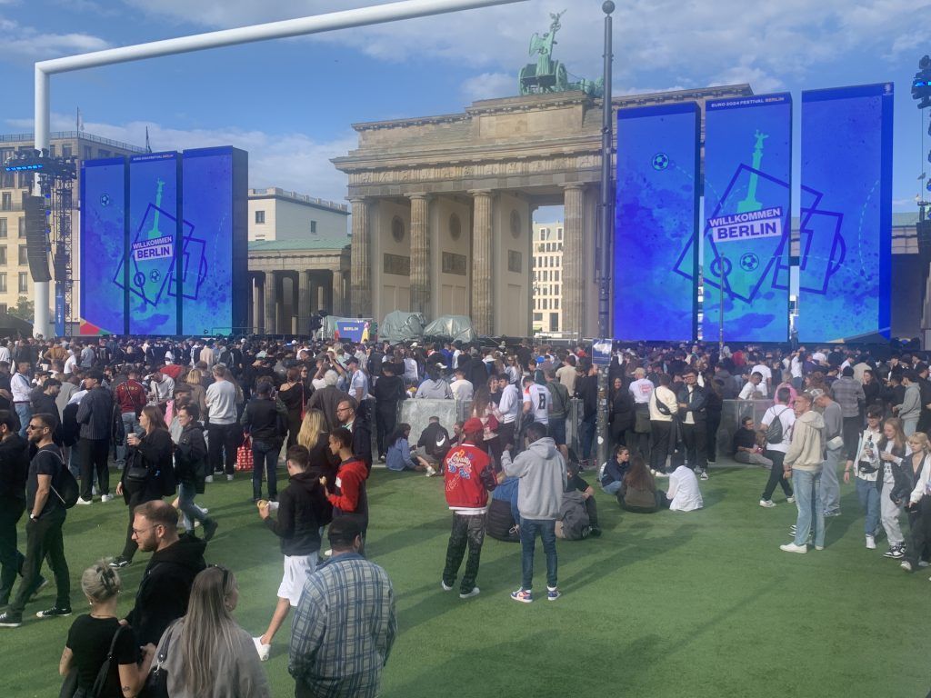 Diese Bregenzerin rockt die Fanzone Berlin