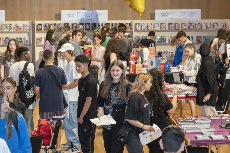 Buch am Bach 2023; 12. Buch am Bach; 12. VN-Kinder- und Jugendbuchmesse Bilder von den Lesungen, Workshops, den Bücherguides, dem Buchhandel, den Ständen im Foyer, von lesenden Kindern in der Kulturbühne Ambach und im Schlössle