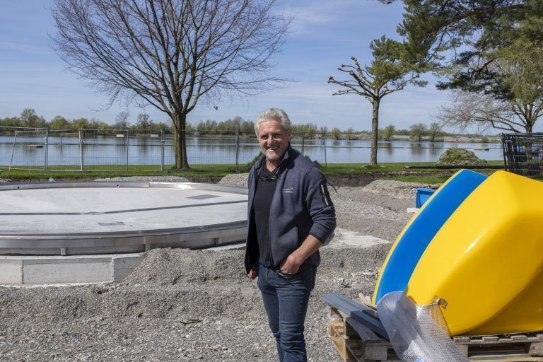 Richtfest Strandbad Hard Mit Bürgermeister Martin Staudinger, Vertreter des Planungsbüros Hagen Pohl sowie der Abteilung Hochbau der Gemeinde und der bauausführenden Firmen