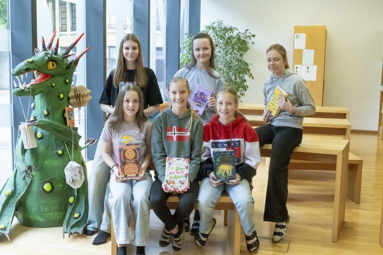 Buch am Bach: Bücherguides der Mittelschule Wolfurt
