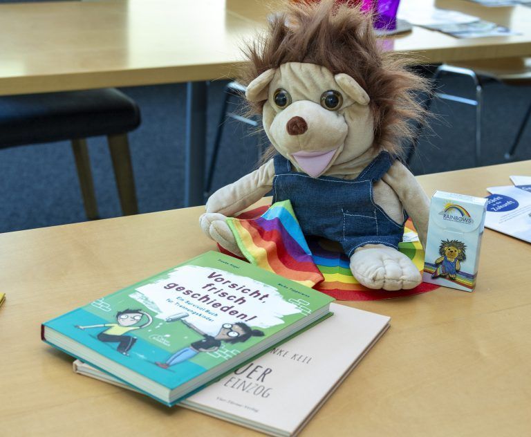 Scheidungen und Eltern – RAINBOWS Wir treffen Pädagogin des RAINBOWS von SOS Kinderdorf und eine Mama,