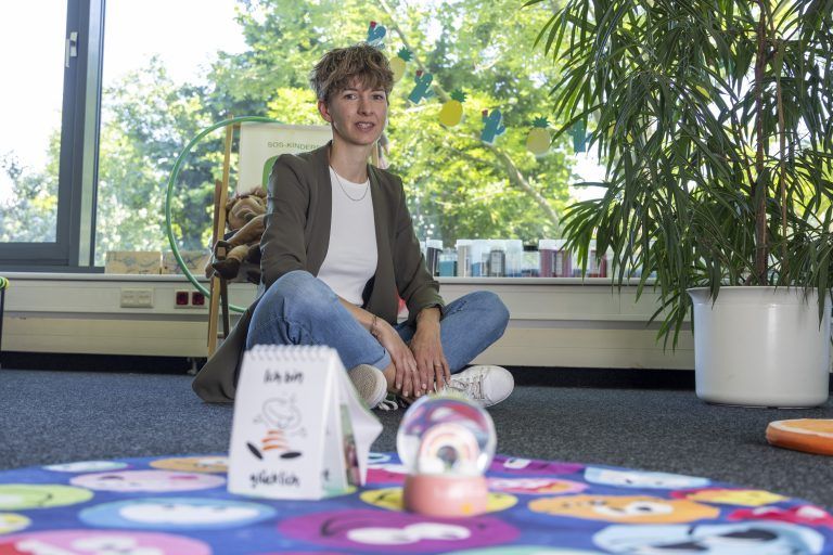 Scheidungen und Eltern – RAINBOWS Wir treffen Pädagogin des RAINBOWS von SOS Kinderdorf und eine Mama,