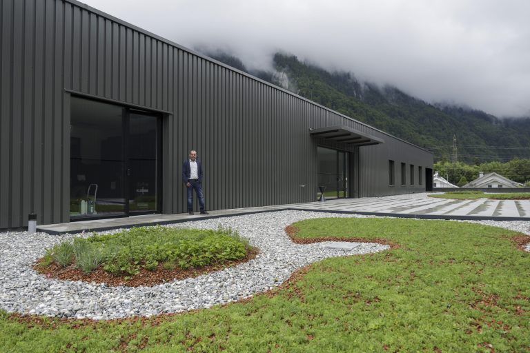 Neubau SCHMIDT´S HAUSTECHNIK KG Bilder Neubau innen und außen, Geschäftsführer Michael Spal