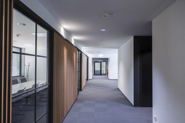 Neubau SCHMIDT´S HAUSTECHNIK KG Bilder Neubau innen und außen, Geschäftsführer Michael Spal
