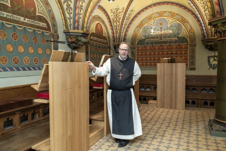 die Sanierungsarbeiten im Kloster Mehrerau schreiten voran. Im Anschluss an die Pressekonferenz folgt ein Rundgang durch den frisch renovierten Osttrakt sowie die zu sanierende Abteikirche Abt Vinzenz Wohlwend Klosterverwalter Michael Gmeinder Martin Epp, Projektverantwortlicher von i+R Industrie- und Gewerbebau