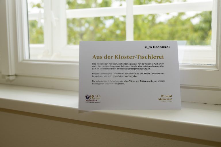 die Sanierungsarbeiten im Kloster Mehrerau schreiten voran. Im Anschluss an die Pressekonferenz folgt ein Rundgang durch den frisch renovierten Osttrakt sowie die zu sanierende Abteikirche Abt Vinzenz Wohlwend Klosterverwalter Michael Gmeinder Martin Epp, Projektverantwortlicher von i+R Industrie- und Gewerbebau