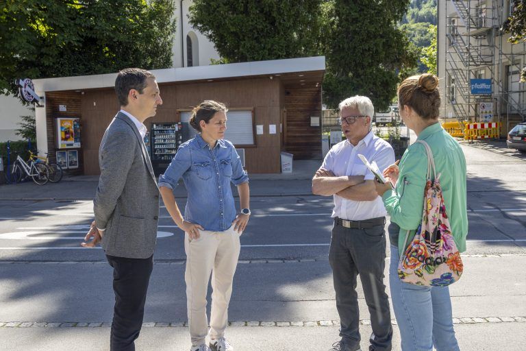 Maßnahmen zur Umgestaltung der L 3 in Dornbirn Haselstauden mit Landesrat Marco Tittler, Vizebürgermeister Julian Fässler (Stadt Dornbirn), Arno Schwärzler (Abteilung Straßenbau, Amt der Vorarlberger Landesregierung) und Harald Geiger (Initiative Haselstauden)