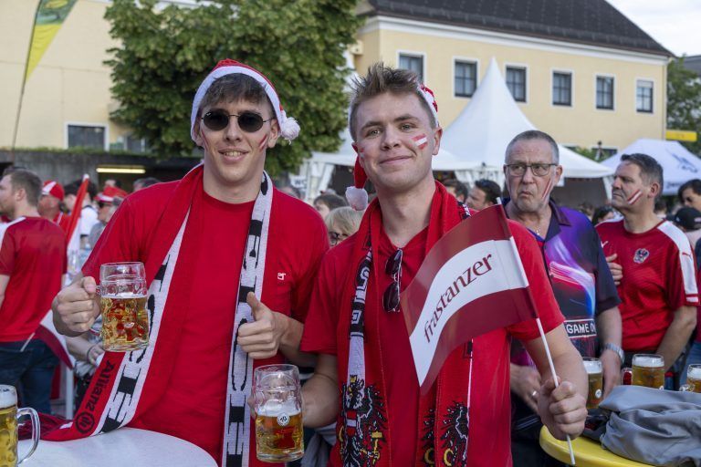 Erstes Österreich Spiel Public Viewing Bilder von der Stimmung, ein paar Menschen