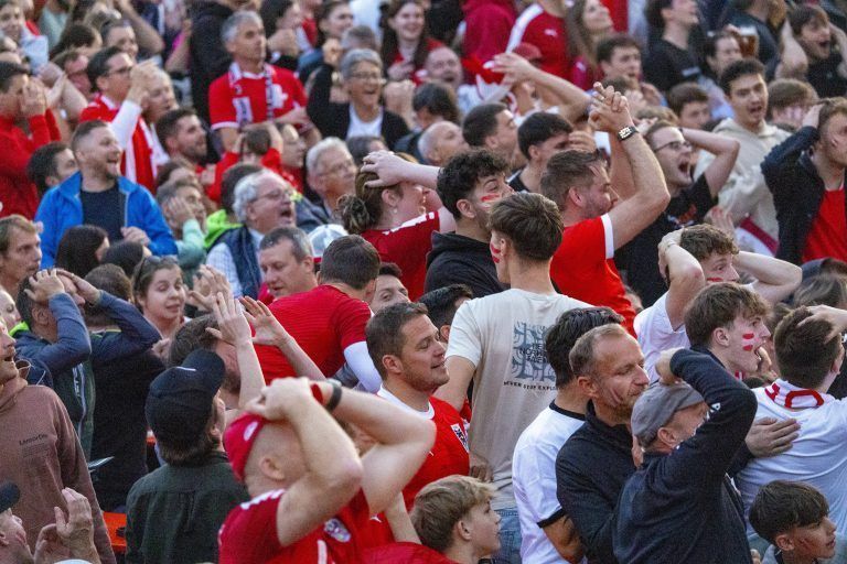 Erstes Österreich Spiel Public Viewing Bilder von der Stimmung, ein paar Menschen