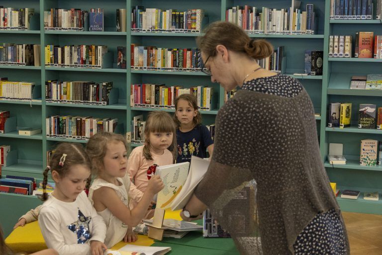 13. VN-Kinder- und Jugendbuchmesse Buch am Bach, Tag 4 Der 4. Tag der 13. VN-Kinder und Jugendbuchmesse Buch am Bach findet in der Bibliothek der Arbeiterkammer in Feldkirch stat