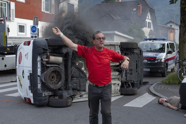am 24. Juni findet um 19 Uhr eine der größten Feuerwehrrettungseinsatzübungen vom Land Vorarlberg statt – es werden über 400 Mitglieder proben – ganze Straßensperren werden hierfür gemacht. Feuerwehr Rettung Rotes Kreuz !!!!ÜBUNG!!!!! Unfall Brand Evakuierung Rettung