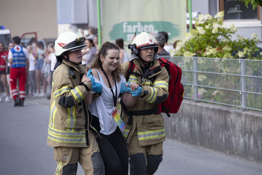 Erst Explosion, dann Verkehrsunfall: Spektakuläre Rettungsübung in Bludenz
