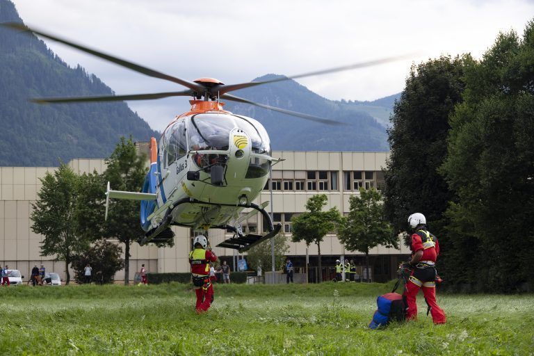 am 24. Juni findet um 19 Uhr eine der größten Feuerwehrrettungseinsatzübungen vom Land Vorarlberg statt – es werden über 400 Mitglieder proben – ganze Straßensperren werden hierfür gemacht. Feuerwehr Rettung Rotes Kreuz !!!!ÜBUNG!!!!! Unfall Brand Evakuierung Rettung