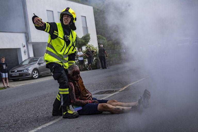 am 24. Juni findet um 19 Uhr eine der größten Feuerwehrrettungseinsatzübungen vom Land Vorarlberg statt – es werden über 400 Mitglieder proben – ganze Straßensperren werden hierfür gemacht. Feuerwehr Rettung Rotes Kreuz !!!!ÜBUNG!!!!! Unfall Brand Evakuierung Rettung