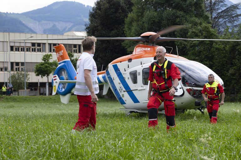 am 24. Juni findet um 19 Uhr eine der größten Feuerwehrrettungseinsatzübungen vom Land Vorarlberg statt – es werden über 400 Mitglieder proben – ganze Straßensperren werden hierfür gemacht. Feuerwehr Rettung Rotes Kreuz !!!!ÜBUNG!!!!! Unfall Brand Evakuierung Rettung