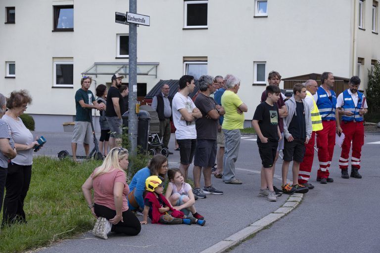 am 24. Juni findet um 19 Uhr eine der größten Feuerwehrrettungseinsatzübungen vom Land Vorarlberg statt – es werden über 400 Mitglieder proben – ganze Straßensperren werden hierfür gemacht. Feuerwehr Rettung Rotes Kreuz !!!!ÜBUNG!!!!! Unfall Brand Evakuierung Rettung