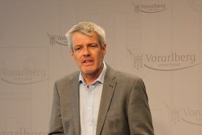 Landessanitätsdirektor Wolfgang Grabher bestätigt Rettungseinsatz.  Vol