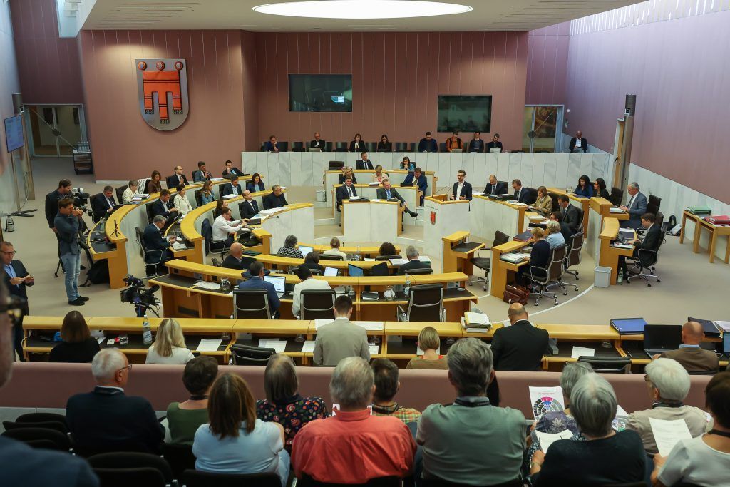 Nulllohnrunde 2025: &#8220;Alle Arbeiten haben einen Wert, auch die des Politikers&#8221;