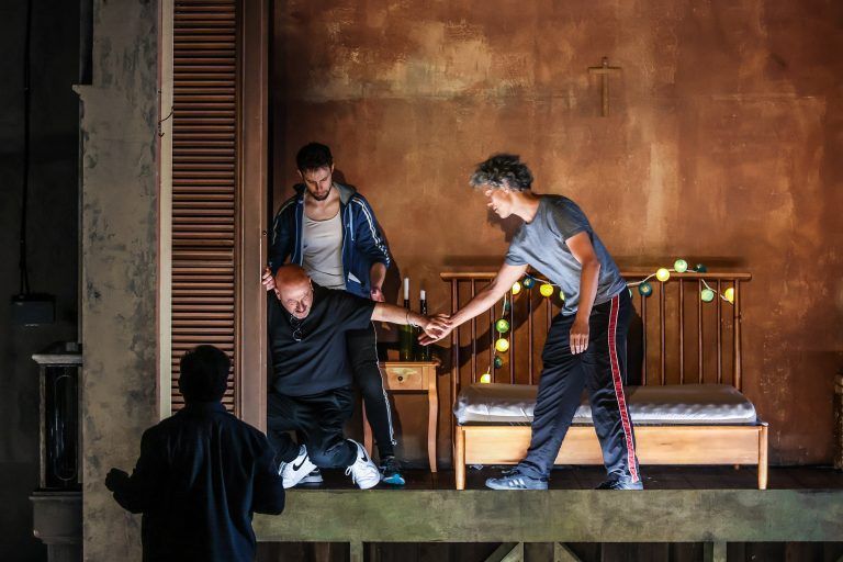 Einblicke in die Proben von Der Freischütz auf der Seebühne und der Oper im Festspielhaus Tancredi, jeweils anschließend folgt ein Pressegespräch mit Künstler:innen und Festspielvertreter:innen.