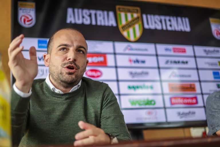 Fu§ball, Austria Lustenau, vorstellung Mirco Papaleo, hiermit laden wir euch zur offiziellen Vorstellung unseres neuen Sportdirektors Mirco Papaleo ins Glashaus ein. Bitte verschiedenste Motive, auch neue Bilder von Bernd Bsch
