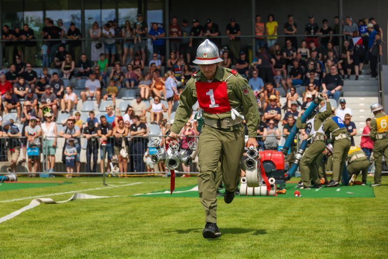 goldener helm, landesfeuerwehrfest 2024 in lauterach