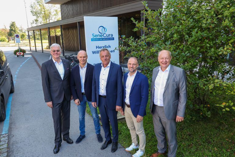 Präsentation der von SeneCura in Auftrag gegebenen Gutachten zum Vorwurf der Vernachlässigung eines Heimbewohners. Pk der Senecura zum Todesfall im Heim, mit • Univ.-Prof. Dr. Hans Jürgen Heppner, Friedrich-Alexander-Universität Erlangen-Nürnberg, Lehrstuhlinhaber Geriatrie (online zugeschaltet) • Univ.-Prof. Dr. Jürgen Osterbrink, Paracelsus Medizinische Privatuniversität Salzburg, Universitätsinstitut für Pflegewissenschaft und -praxis • Anton Kellner, Geschäftsführer SeneCura Gruppe • […]