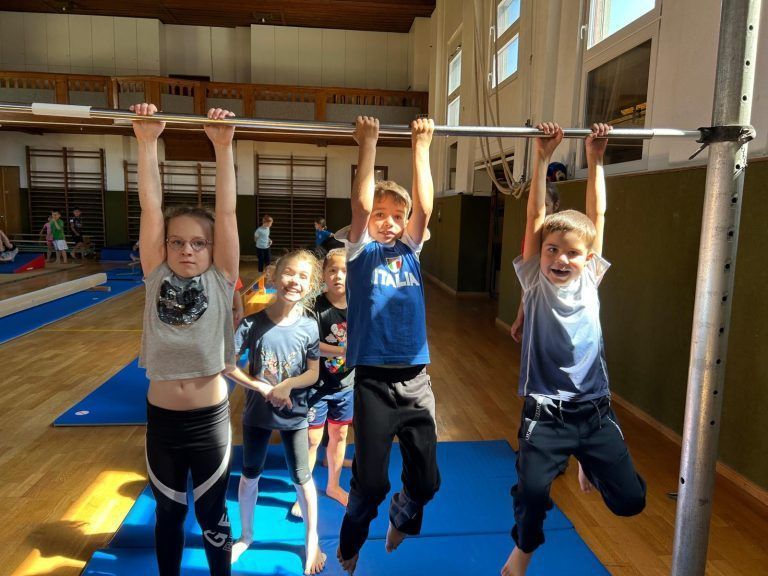 Sport und Gesundheit im Mittelpunkt - Für eine ganze Woche stand in einigen Klassen der Volksschule Kirchdorf in Lustenau unter dem Projekttitel „Fit 4 fun“ alles rund um das Thema Sport und Gesundheit im Mittelpunkt.