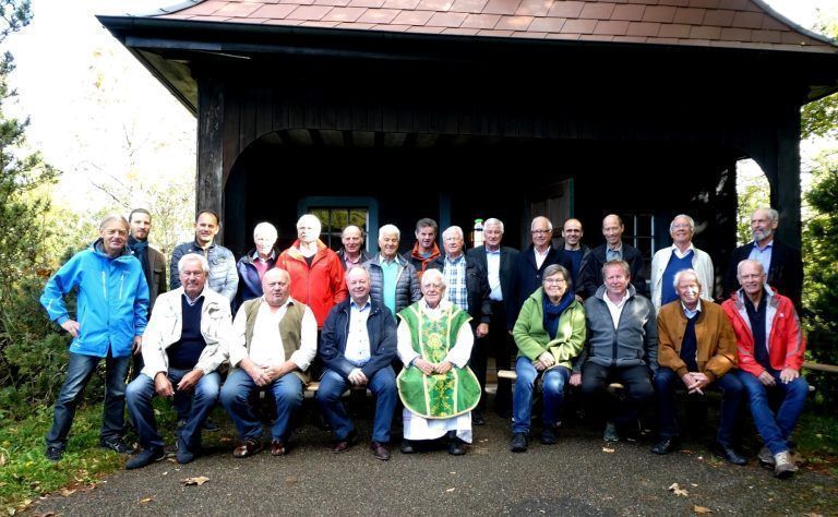 Alljährlich im Oktober gestaltete der Männergesangverein Lochau in der Theresien-Kapelle am Pfänder die traditionelle Bergmesse (Oktober 2018). - Einladung zum 95-Jahr-Jubiläum der Theresien-Kapelle am Pfänder mit feierlicher Messe und der traditionellen Agape - Einladung zum 95-Jahr-Jubiläum der Theresien-Kapelle am Pfänder mit feierlicher Messe und der traditionellen Agape