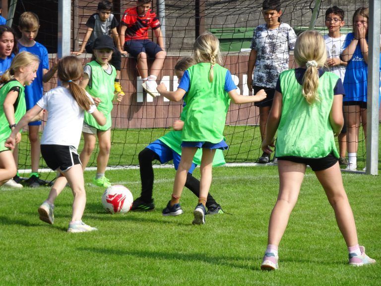 Die Mädchen-Teams zeigten tolle Leistungen. - Junge Fußballstars eroberten das Holzstadion - Lustenauer VS-Cup