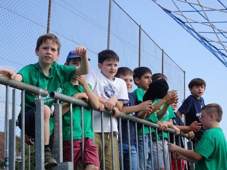 Die Fans sorgten für Stimmung mindestens so gut wie bei der aktuellen EM in Deutschland. - Junge Fußballstars eroberten das Holzstadion - Lustenauer VS-Cup