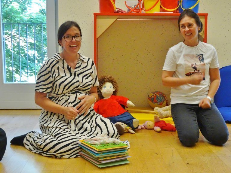 Letzten Freitag verabschiedete sich Maja Pollak bei ihren Purzelbaum-Mamas und Kindern in die Babypause. - Ein Ort für Spaß und Gemeinschaft - Purzelbaumgruppe Katholisches Bildungswerk