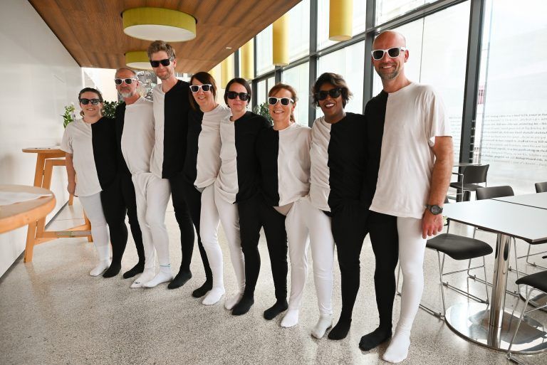 Das Pflegeteam überraschte die Gäste mit einer Tanzeinlage. - Ältester Krankenpflegeverein feiert Jubiläum - Ältester Krankenpflegeverein feiert Jubiläum