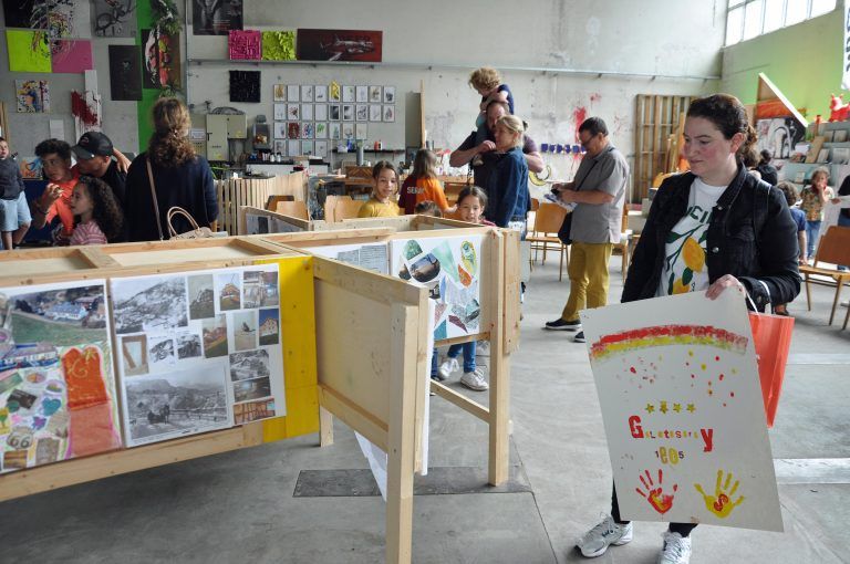 Das Ausstellungsmöbel wurde von Schülern des BORG Schoren im Rahmen der aha-MACHWAS-Tage gebaut. - Ausstellung „Gestern. Heute. Morgen.“