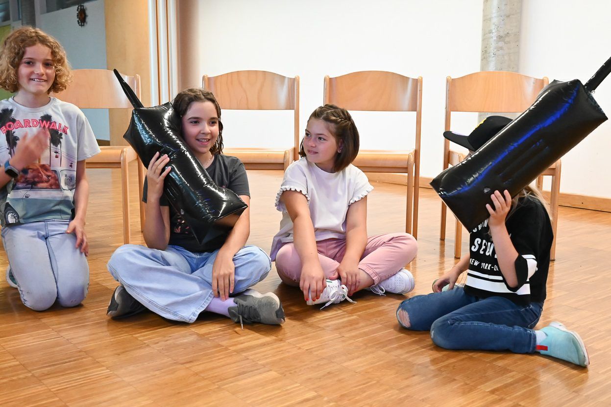 Beim Kurs wurde auch das Absetzen eines Notrufes gelernt. - „Du kannst nur ein Held sein“ - „Du kannst nur ein Held sein“
