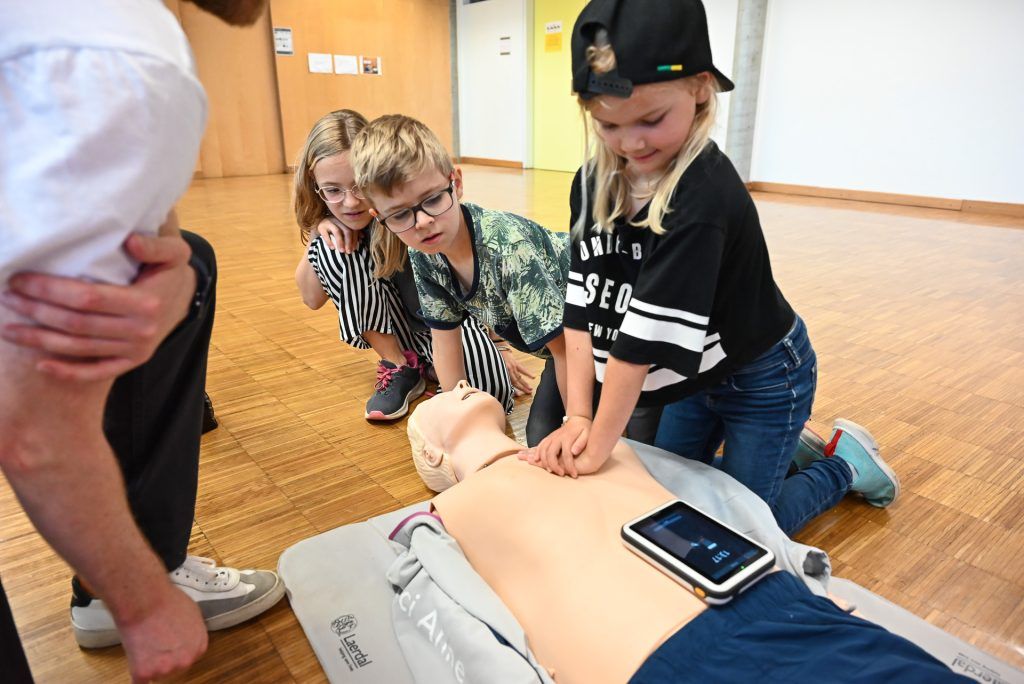 Diese Kinder lernten: &#8220;Du kannst nur ein Held sein&#8221;