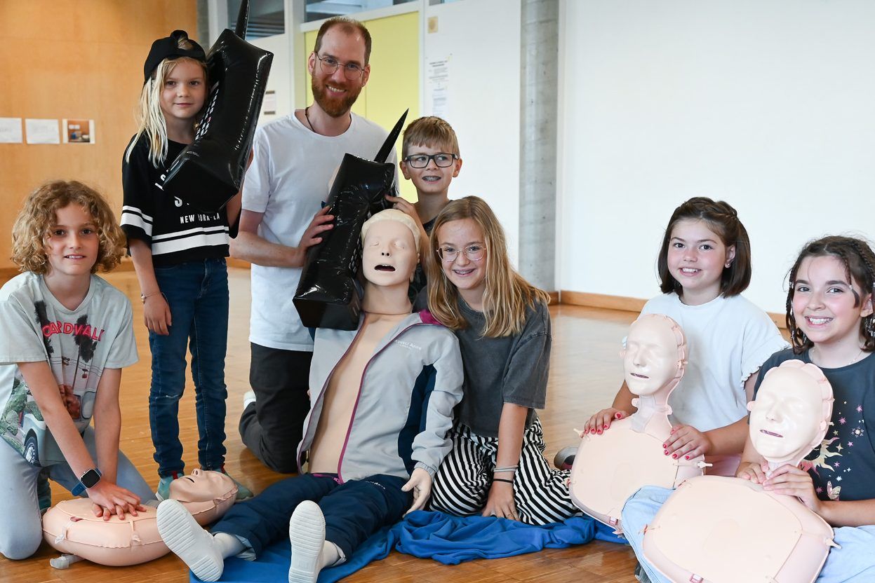 Em Ende des Vormittags wussten die Kinder, dass helfen nicht schwer ist. Es muss lediglich gemacht werden. - „Du kannst nur ein Held sein“ - „Du kannst nur ein Held sein“