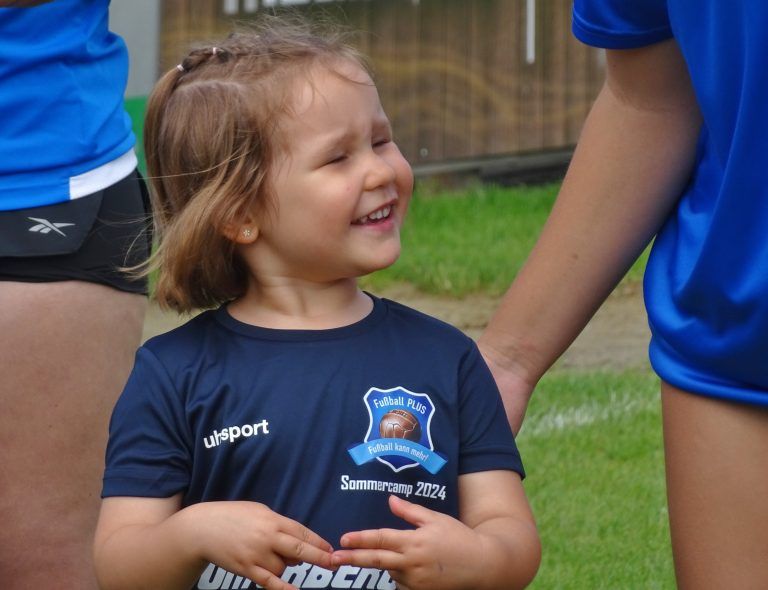 Pia hatte viel Spaß im Sommercamp. - Langeweile adé - Action und Abenteuer für 120 Kinder - Der FC Lustenau 1907 lud zum 11. School is out-Sommercamp.