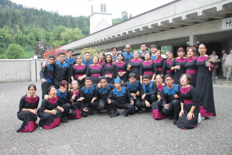 Der Chor gewann einen ersten Preis beim internationalen Wettbewerb „Summa cum laude“ in Wien. - Jugendchor "Sinfonia por el Perú" begeisterte - Sankt Corneli, Jugendchor, Peru