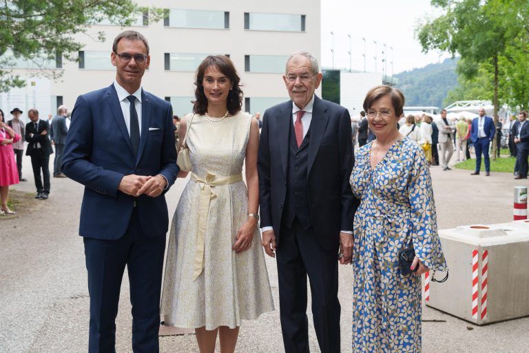 v.l. Landeshauptmann Markus Wallner mit seiner Ehefrau Sonja, Bundespräsident Alexander Van der Bellen, und Doris Schmidauer