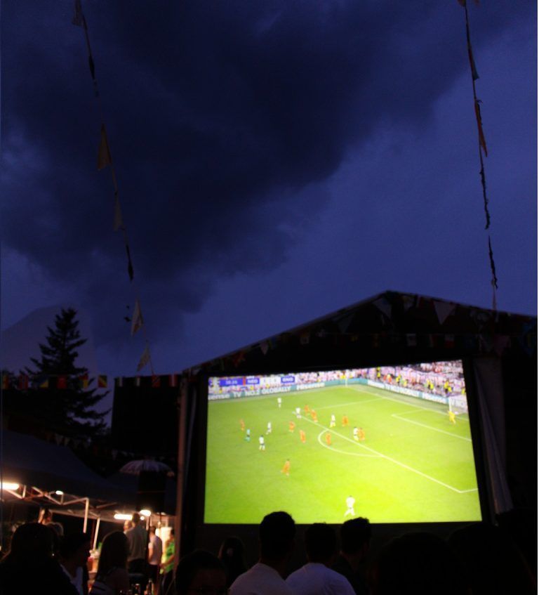 Käsklatsch Public Viewing