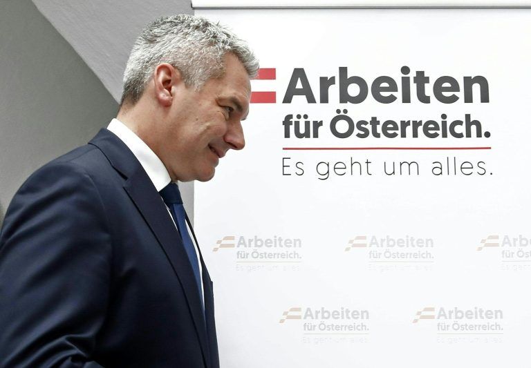 ABD0036_20240620 – KLAGENFURT –
STERREICH: Bundeskanzler Karl Nehammer (
VP) am Donnerstag, 20. Juni 2024, anlsslich einer Pressekonferenz der
VP mit dem Titel “Auftakt der
sterreich-Tour” in Klagenfurt. – FOTO: APA/GERT EGGENBERGER