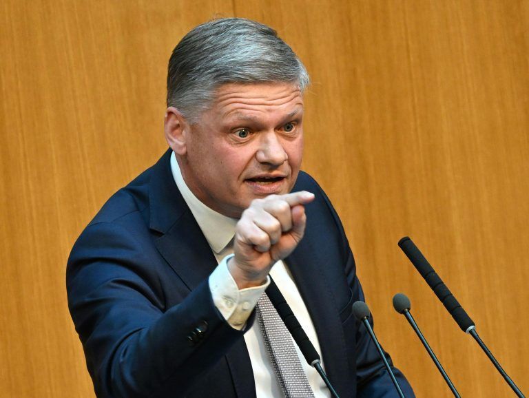 ABD0044_20240417 – WIEN –
STERREICH: Andreas Hanger (
VP) am Mittwoch, 17. April 2024, anl. einer Sitzung des Nationalrats im Parlament in Wien. – FOTO: APA/HELMUT FOHRINGER