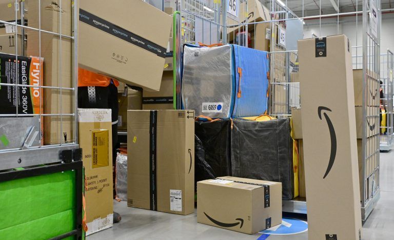ABD0069_20220513 – WIEN –
STERREICH: ++THEMENBILD++ AMAZON – Verteilzentrum in Wien-Liesing aufgenommen am Freitag 13. Mai 2022 in Wien. – FOTO: APA/HANS PUNZ