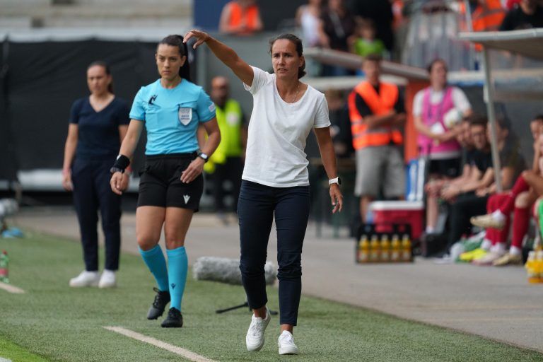 ABD0121_20240712 – ALTACH –
STERREICH: Trainerin Irene Fuhrmann (AUT), Rahmen des EM-Qualifikations-Spiels der Frauen; 5. Runde zwischen
sterreich und Polen am Freitag, 12. Juli 2024, in Altach. – FOTO: APA/DIETMAR STIPLOVSEK