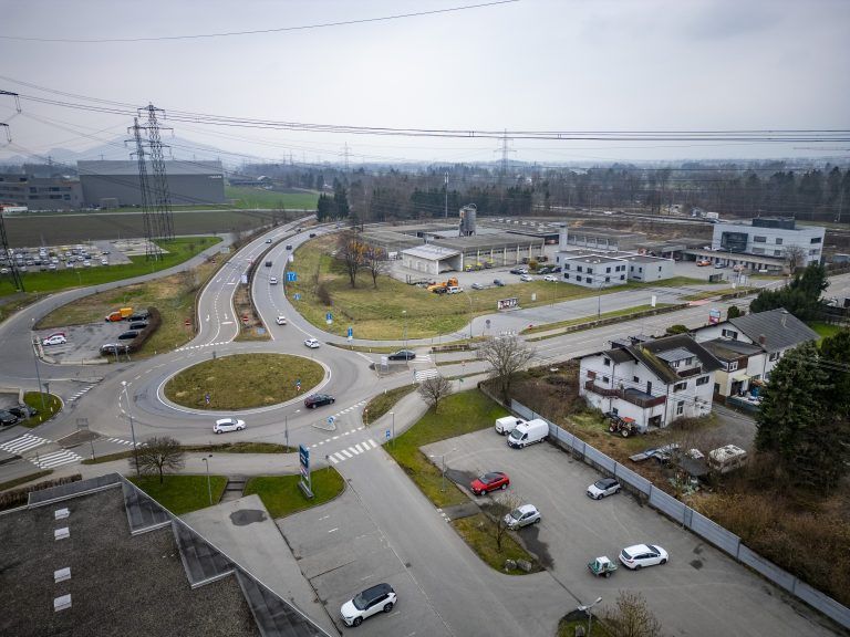 Drohnenbild Hohenems Verkehr Kreisverkehr Straße Strassenbau BIITE KEINE BESCHRIFTUNG MIT DROHNENBILD DA FLUGVERBOTSZONE!!!