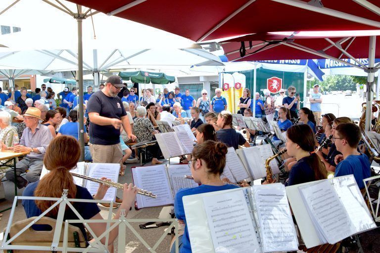 Frühschoppen mit der Stadtmusik Bludenz und der "MusikFabrik", dem gemeinsamen Jugendorchester der Stadtmusik Bludenz und Harmoniemusik Bürs. Gasthaus Riedmiller