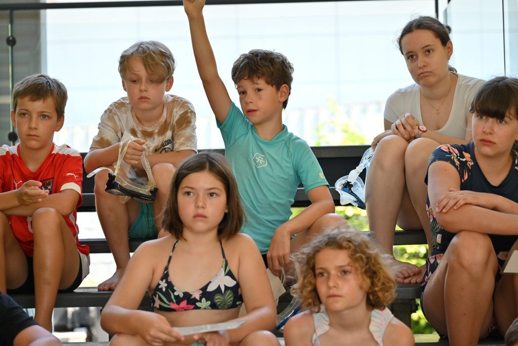 Mit Sauerstoffflasche und Taucherbrille abtauchen