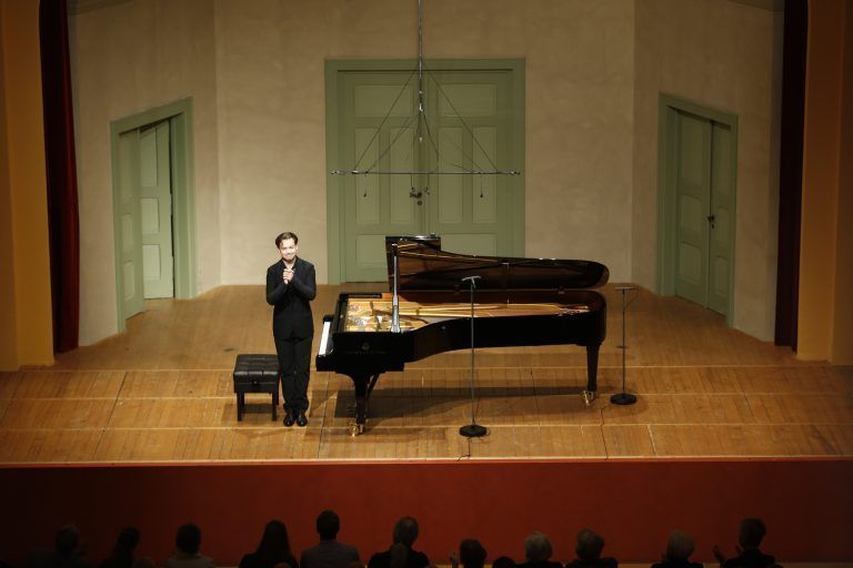 Dejan Lazic