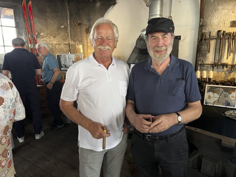Die Grandseigneure Peter Schenkenbach und Arnulf Häfele beim Rundgang